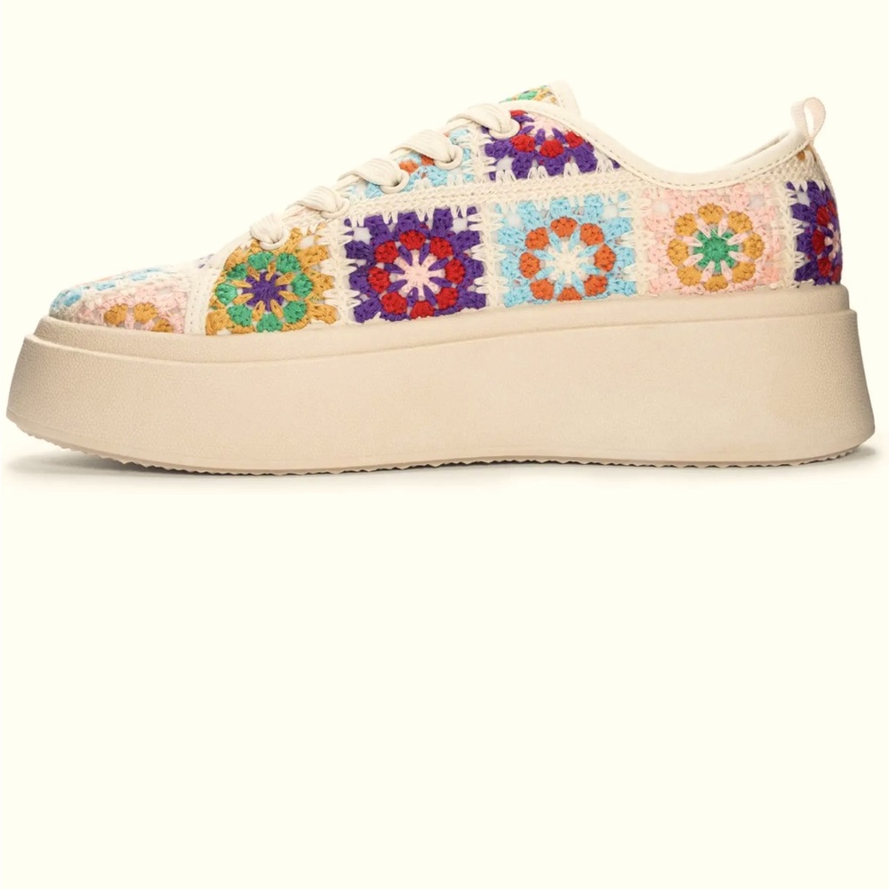 Dirty Laundry Rambling Crochet Sneakers sz 9.5